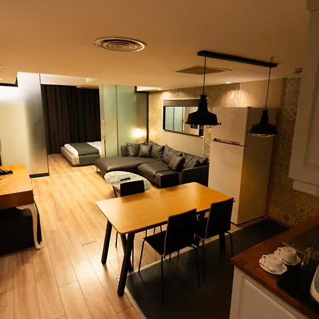 Hotel Mas Nisantasi 2*